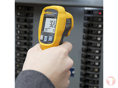 Fluke 62 Max Industrial Infrared Thermometer, -22 to +932 Degree F Range,  Single Laser Targeting, 10:1 Distance To Spot Ratio, IP54 Rating, Includes  3